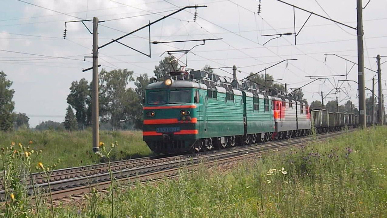 Электровозы ВЛ80С-009 и перегоняемый ВЛ80С-108