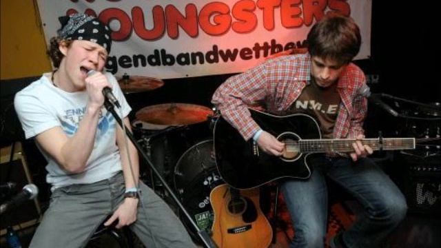 The Rockoustic Brothers In the Summertime - Mungo Jerry Cover - Acoustic смотреть онлайн