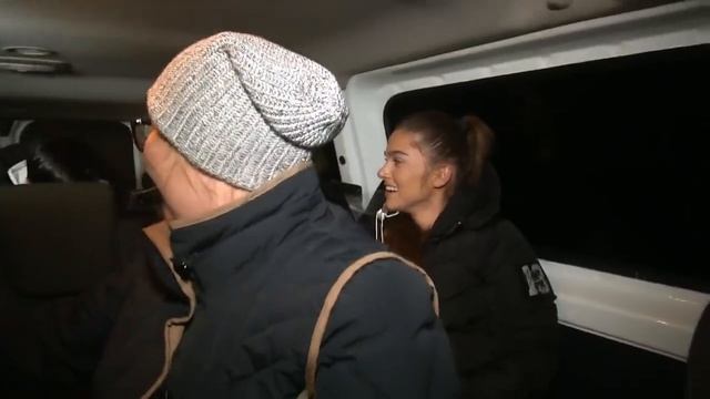 Vedetele au luat de la fermă un porc în autocar смотреть онлайн