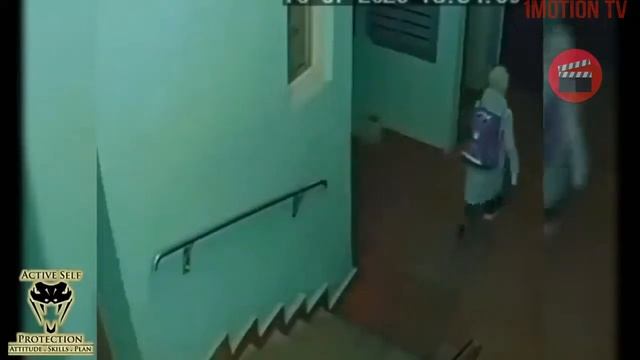 VIRALVIDEO: HIDDEN CAMERA SHOWS A MALE TRYS TO TRAIL AN KIDNAP A LITTLE CHILD смотреть онлайн