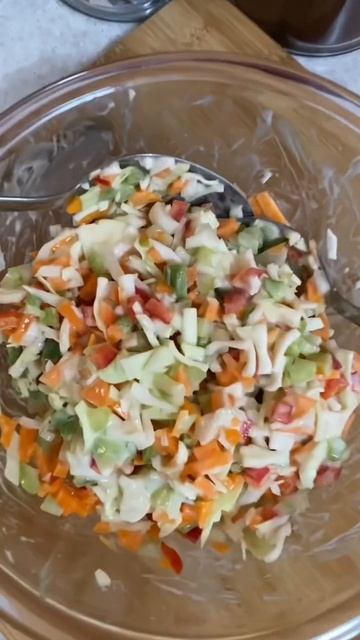 Lettuce Leaf With Coleslaw | And Tuna смотреть онлайн