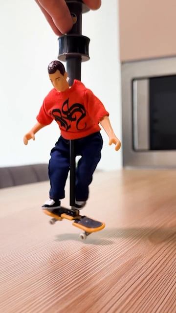 ТРЮКИ НА ФИНГЕР СКЕЙТЕРЕ ‼️ #скейтборд #скейт #а4 #shorts #тикток #фингерборд #шортс #рекомендации смотреть онлайн