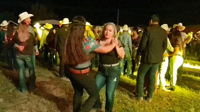 EN grande los xv años de JURITZA SOLIS DE SANTIAGO DE LA HERRADURA SOMBRERETE ZAC смотреть онлайн