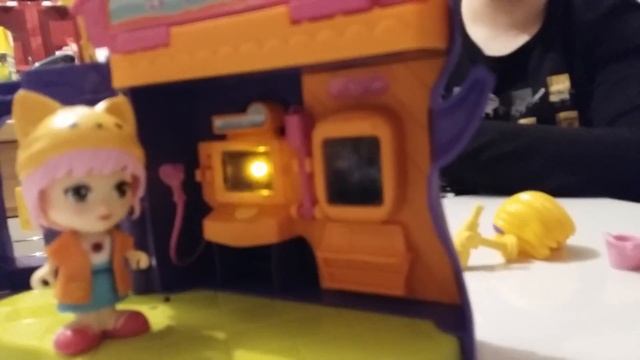 Ванесса открывает игрушку Evas Tierarzt - Praxis & Baumhaus смотреть онлайн