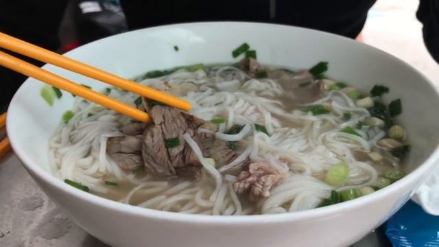 PHỞ TÀU BAY LÝ THÁI TỔ NỔI TIẾNG TRƯỚC 1975 - MƯA SÀI GÒN CHÚA NHẬT CUỐI TUẦN I cuộc sống sài gòn смотреть онлайн