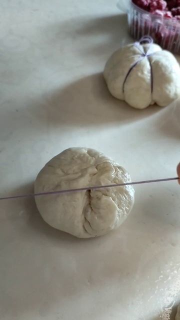 Булочки с малиной и с клубникой в форме тыквы смотреть онлайн