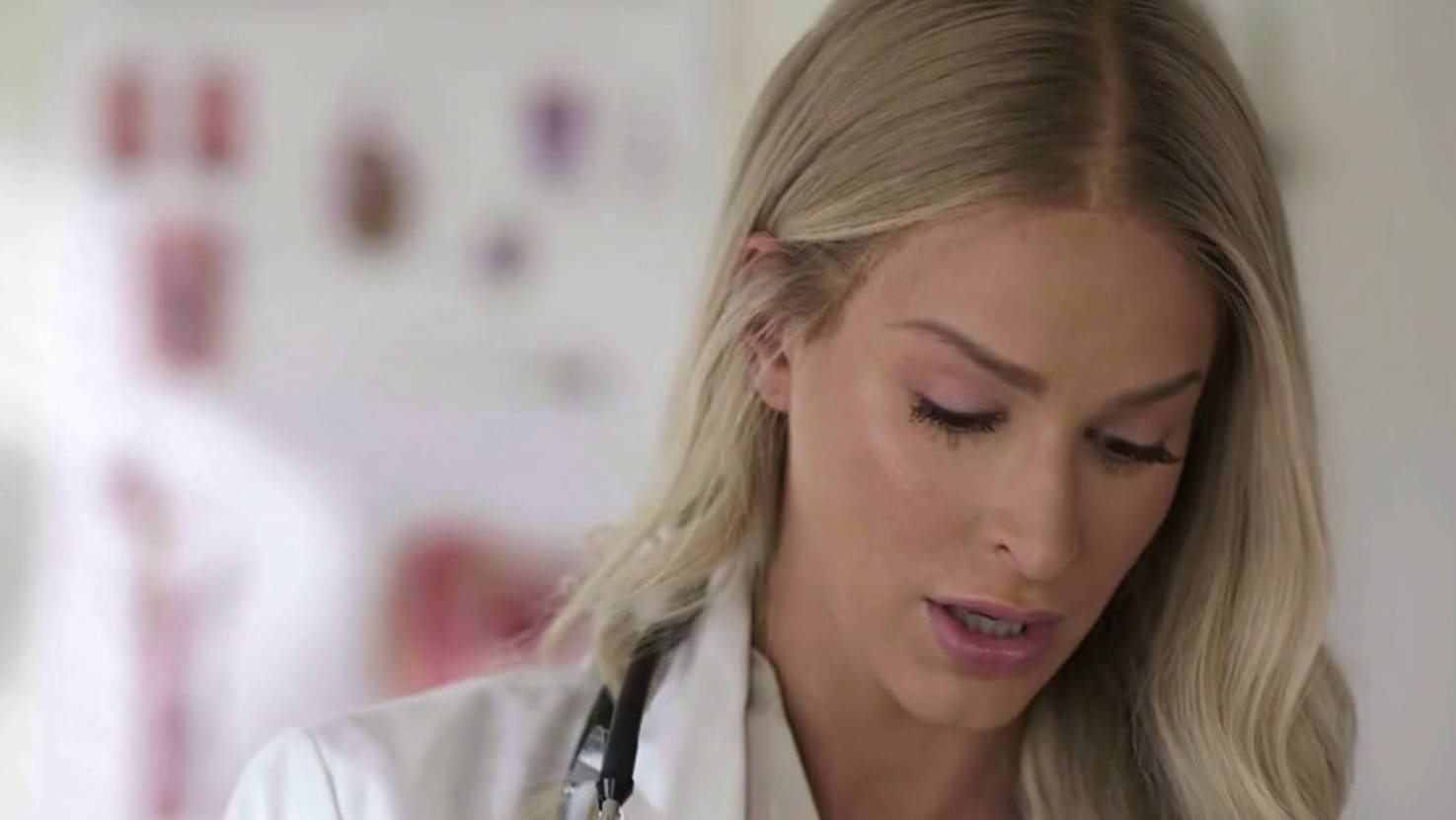 Эмма - "Самый сексуальный терапевт" смотреть онлайн