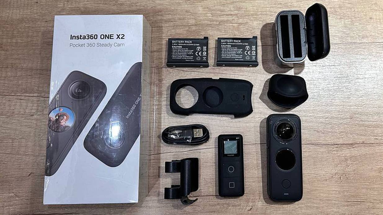 Продам камеру Insta360 X2 (полный комплект)