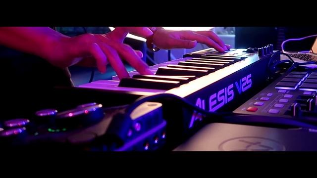 Stay (feat. Damon Koeswoyo) смотреть онлайн