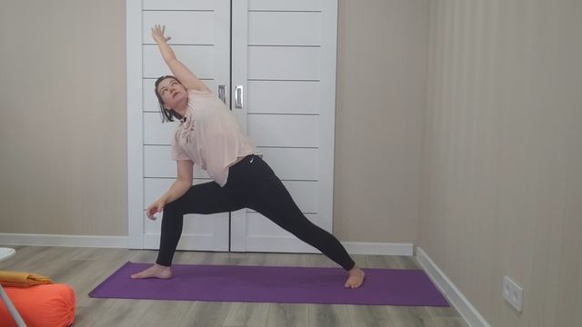 Йога для начинающих. Прогибы и наклоны. Йога для грудного отдела