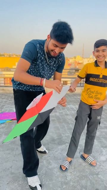 Patang bada ho gya 🪁🤣#kiteflying #kites #patangbazi #patang #viral #trendingshorts смотреть онлайн