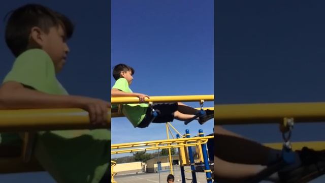 Playground tricks by Nestor смотреть онлайн