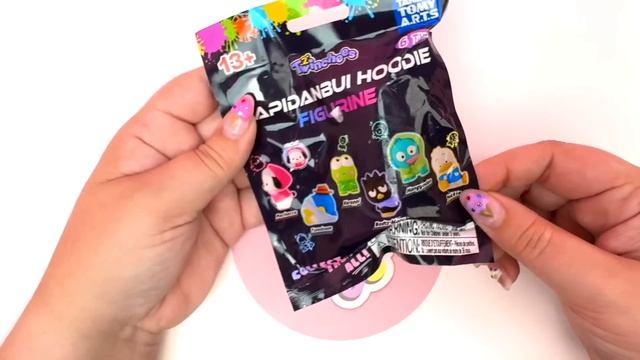 UNBOXING 25 HELLO KITTY AND FRIENDS BLIND BAGS!! (Actually it's 26, Amazon Delayed Shipping..lol) смотреть онлайн
