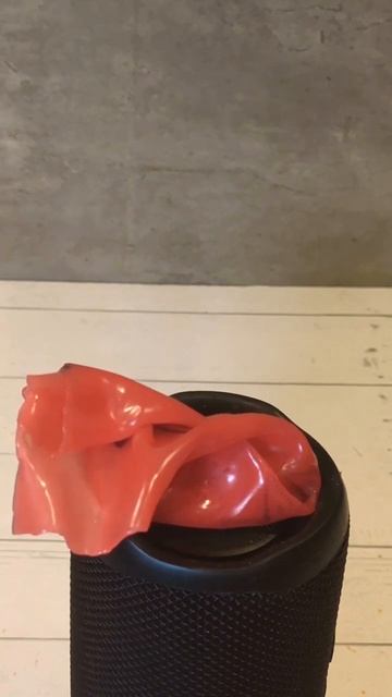 JBL Bass Test with Fruit Roll Up! 😳😱 смотреть онлайн