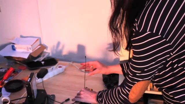 Celia builds theremingo смотреть онлайн