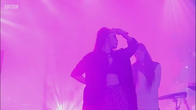 Grimes - Genesis (Glastonbury 2016)