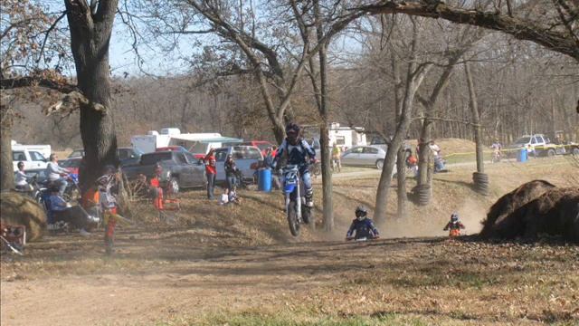 Jessica Shannon MX girl SPONSOR 2011 смотреть онлайн