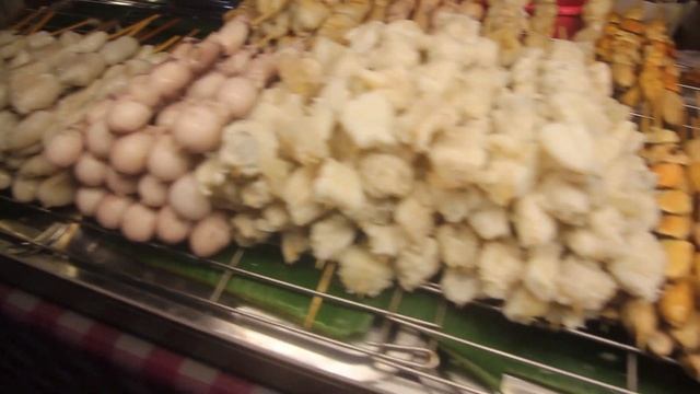 Walking Street Night Market in Trang Thailand. Thai Street Food and Shopping in Trang смотреть онлайн