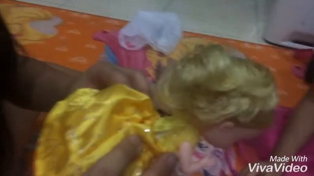 Kids Cupcake Doll Review with Bianca and Belle смотреть онлайн