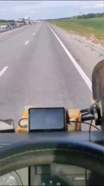 Лось пошёл на таран. В прошлом был наверное быком. все живы !!! друг прислал . смотреть онлайн