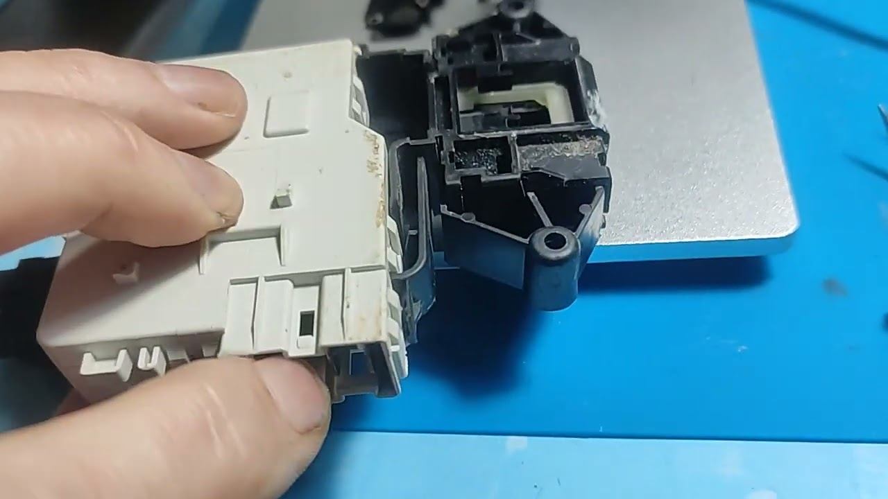 Замок стиральной машинки LG. С 4 контактами (четырех контактный). EBF49827803 смотреть онлайн