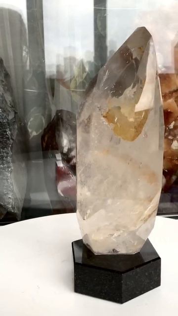 Кристалл горного хрусталя. 1.62кг. Астафьевское м-е. смотреть онлайн