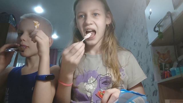 покупаем сладости челлендж,смотрим что в телефоне у Саши Sever Mover