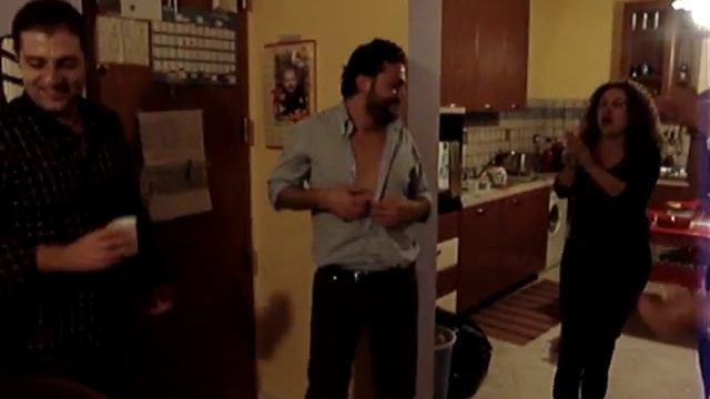 Spogliarello MOZZAFIATO a Capodanno.MPG смотреть онлайн