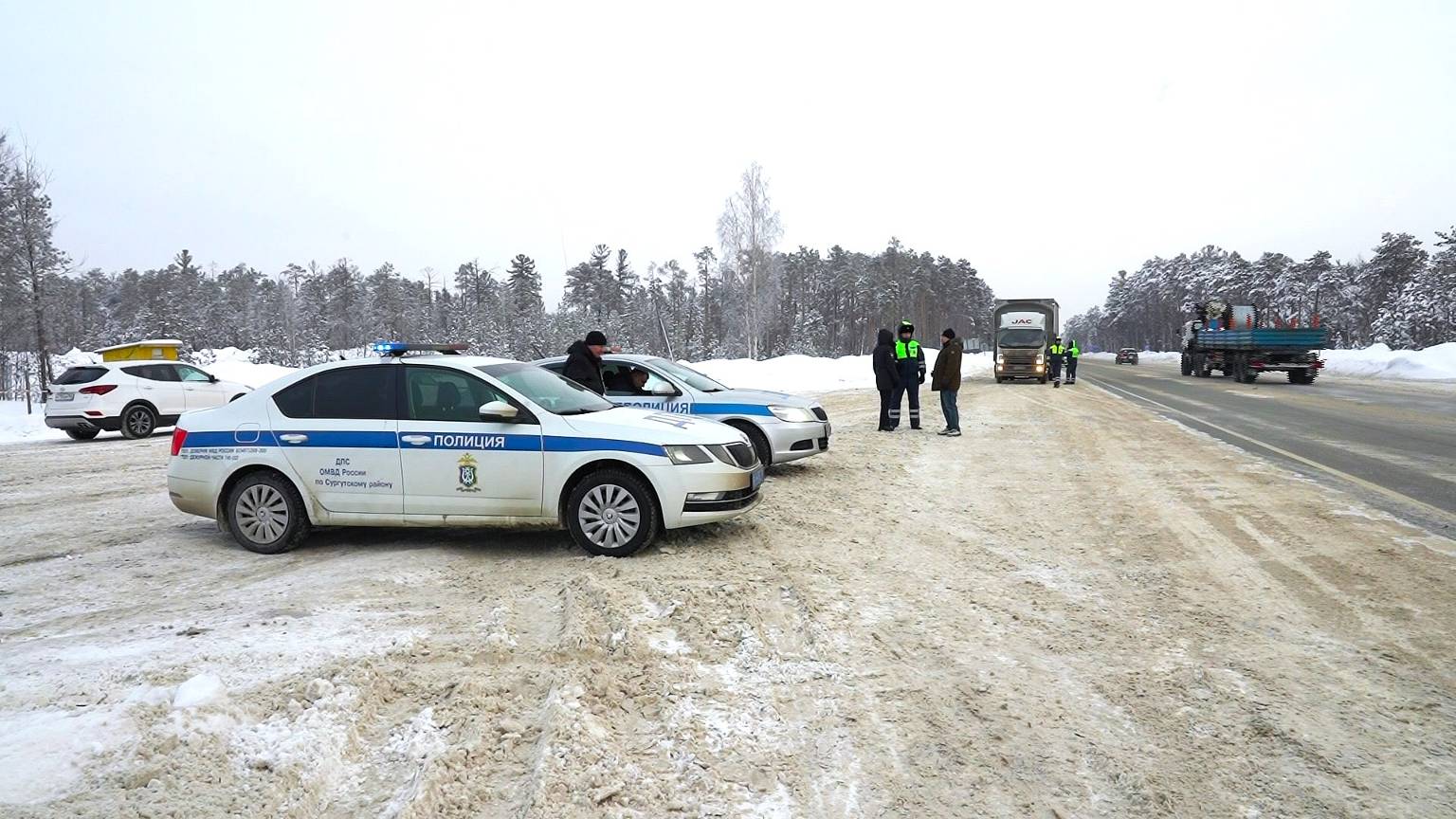 На дорогах Югры проверяют большегрузы смотреть онлайн