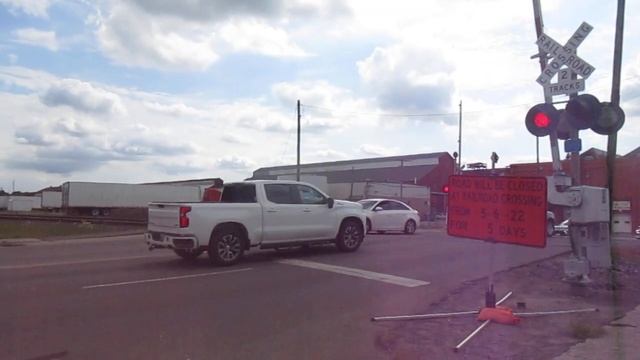 3 trains in Marion Ohio:Norfolk Southern and CSX freight trains. смотреть онлайн