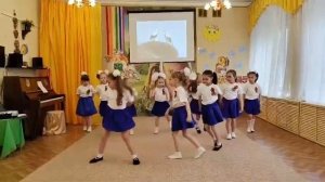 Танец "Аист на крыше"  девочки  старшей группы детского сада