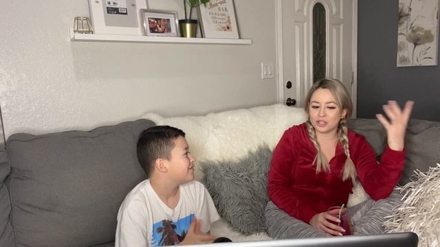 Mom and son. First video. We’re so awkward смотреть онлайн