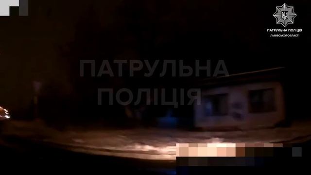 Нетверезий пішохід отримав кілька адмінматеріалів 👇 смотреть онлайн