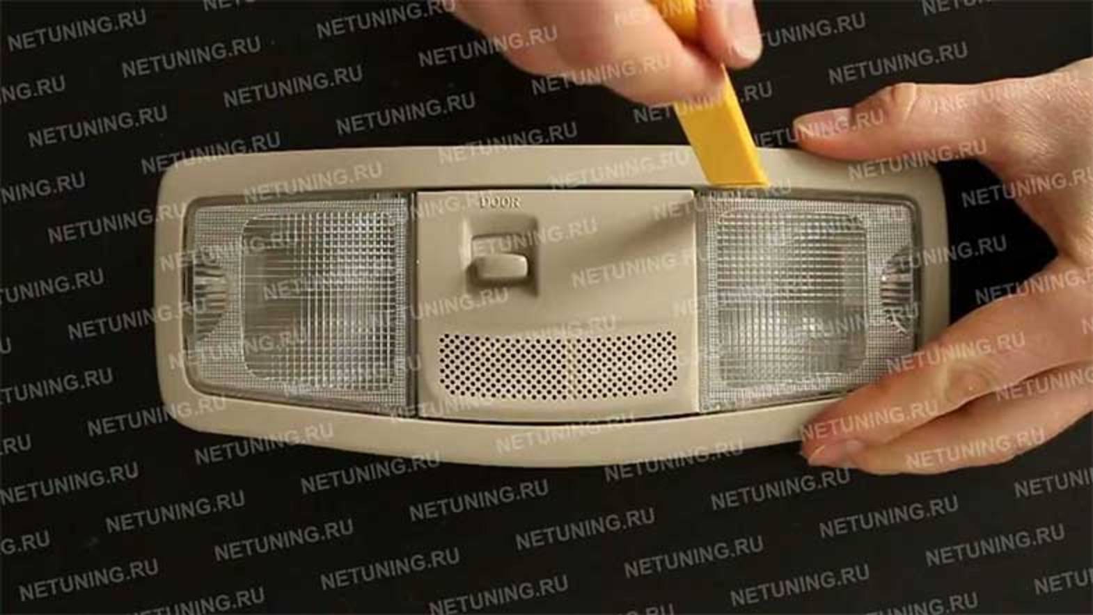 Как открыть передний светильник салона Mitsubishi смотреть онлайн