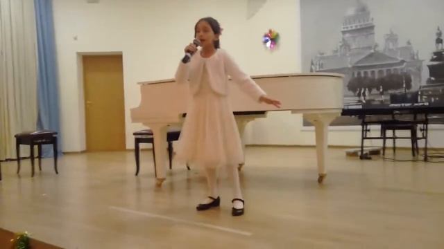 поёт Federika, "Папа утэ" автор Стромае смотреть онлайн