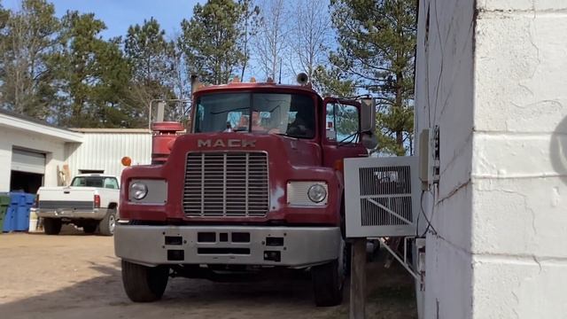 150/200 sub special! Truckspotting featuring the movin’ on w900a, tons of cabovers and more! смотреть онлайн