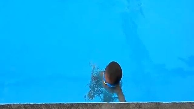 mickael : je sais nager ( pas encore 5 ans) смотреть онлайн