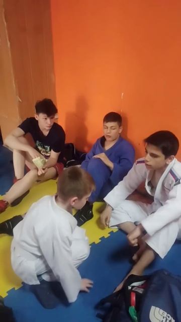 БАБСКИЙ ПОДАРОК! НИКТО НЕ ХОЧЕТ БРАТЬ! смотреть онлайн