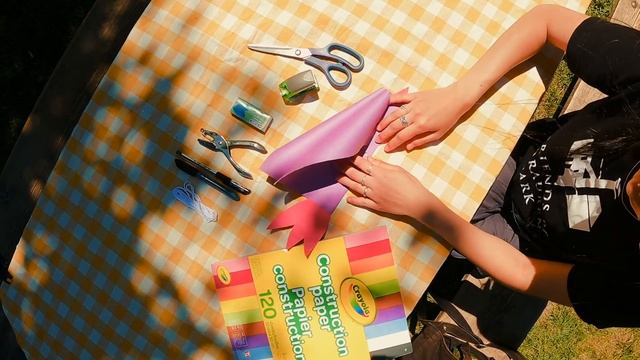 Sorauren Summer Kids Fun: How to build a paper kite! смотреть онлайн