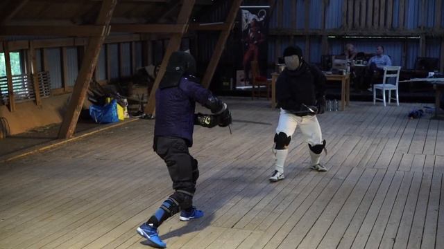 Fancy longsword sparring with fancy camera work смотреть онлайн