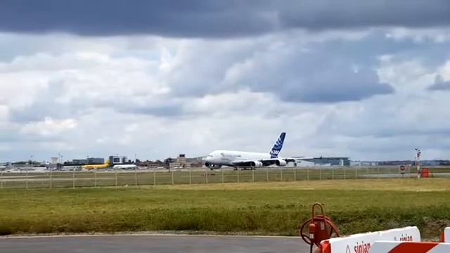 A380 and Beluga XL Toulouse Air Show смотреть онлайн