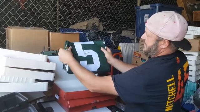 Rummaging through my Storage Unit of Inventory/ Some of My AUTOGRAPHED/ SIGNED FB, BB & BKB Jerseys смотреть онлайн
