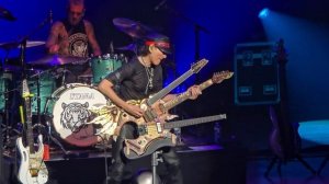 Steve Vai playing «Teeth of the Hydra» with the crazy guitar «The Hydra». Live at The Belk Theater.