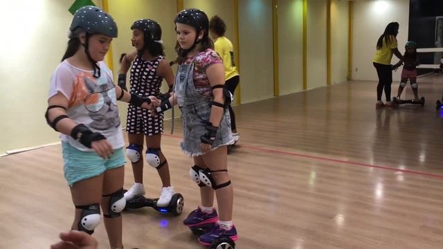 APRENDENDO A ANDAR DE HOVERBOARD NO SHOPPING (Ft. DIÁRIO DA CAROL, EDUARDA FERRÃO, MUNDO DA LARI) смотреть онлайн