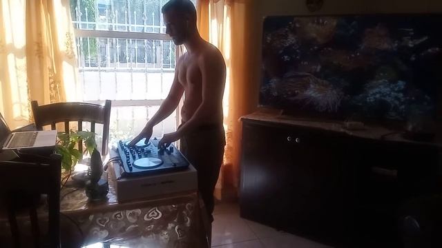 Reloop Beatmix 4 Dj Controller Test 3 смотреть онлайн
