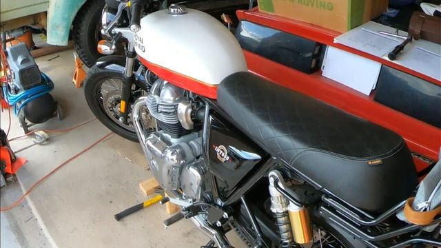 Me And My Royal Enfield - Adjust Drive Chain and Steering Stem Play смотреть онлайн