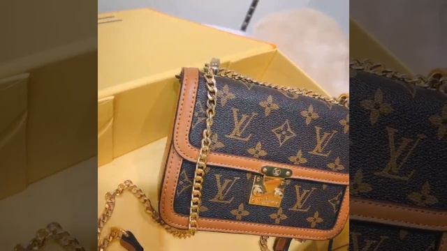 Beautiful Louis Vuitton shoulder bag!!! смотреть онлайн