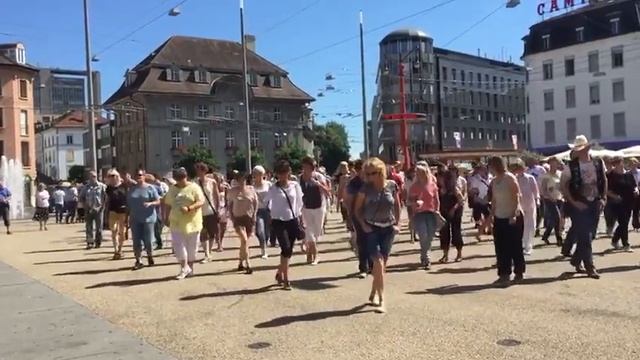 Flash Mob Biel / www.side-step.ch смотреть онлайн