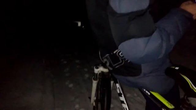 А тут всё же вырвались на великах уговорил одного) смотреть онлайн