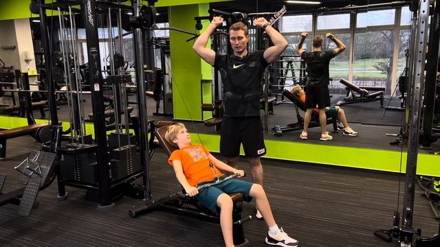 Пуловер сидя. Детская тренировка спины смотреть онлайн